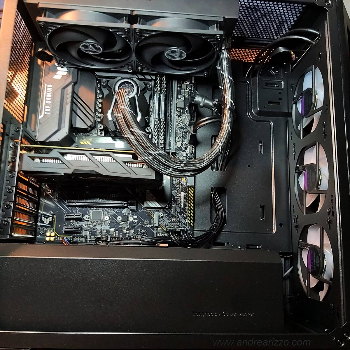 Assemblaggio con Sistema di Raffreddamento a liquido Computer Gaming e Grafica 