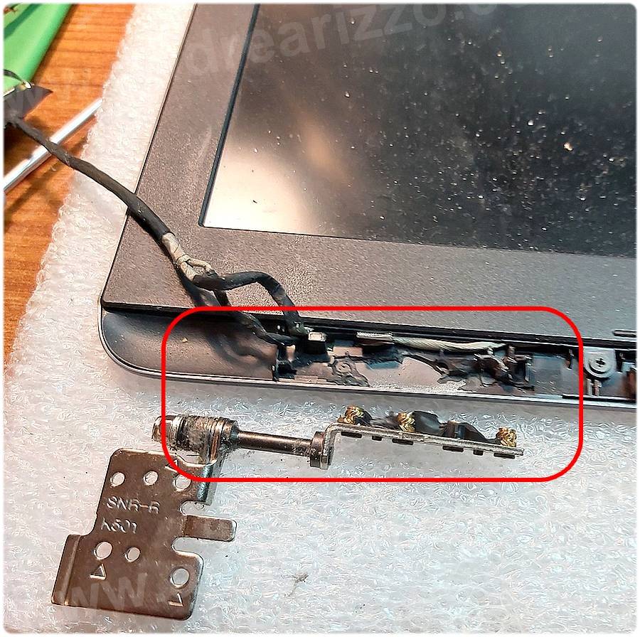 Riparazione cerniere notebook Asus Vivobook 