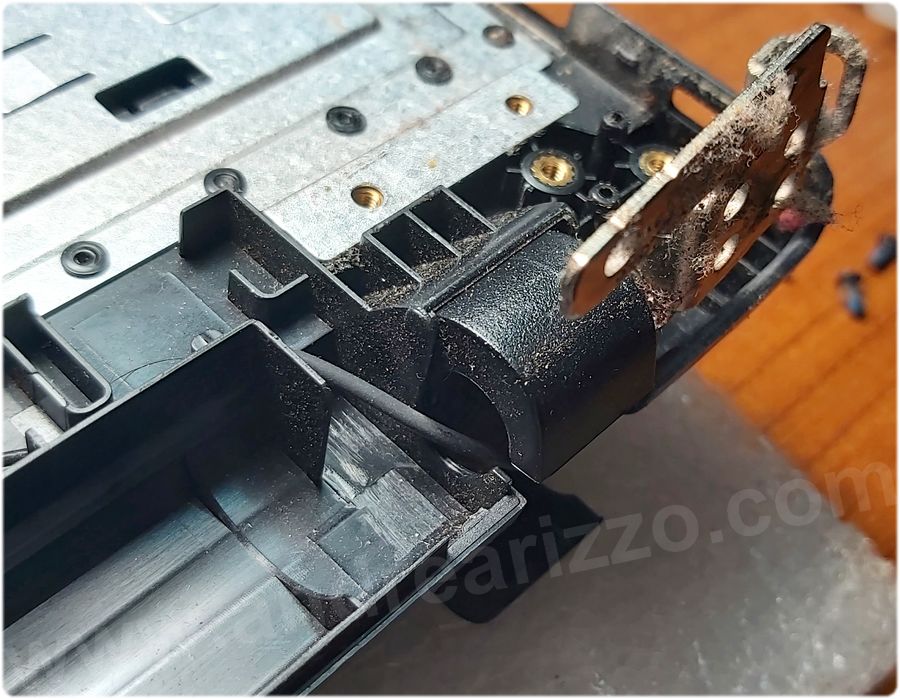 Scocca-cerniera rotta notebook riparazioni sostituzioni padova